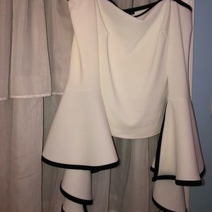 Cropped blouse with wide sleeves